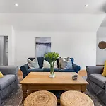 Kaleido Nook Enchanting 3Br Magic On Rugby Street