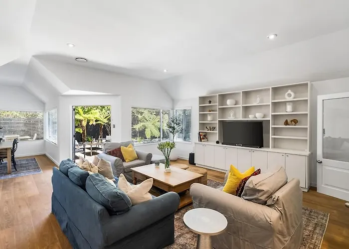 Kaleido Nook Enchanting 3Br Magic On Rugby Street